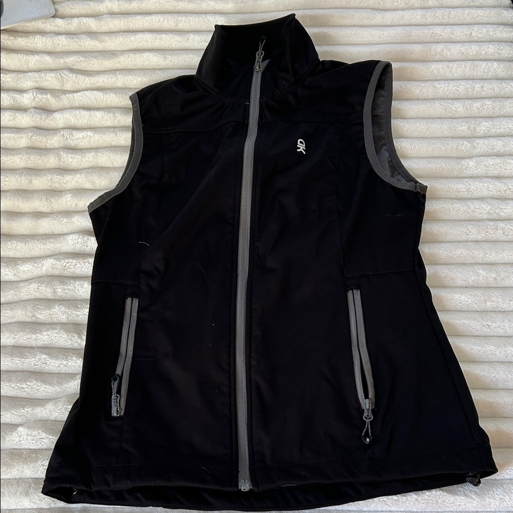 Little Donkey Andy Women's Black Sleeveless Jacket